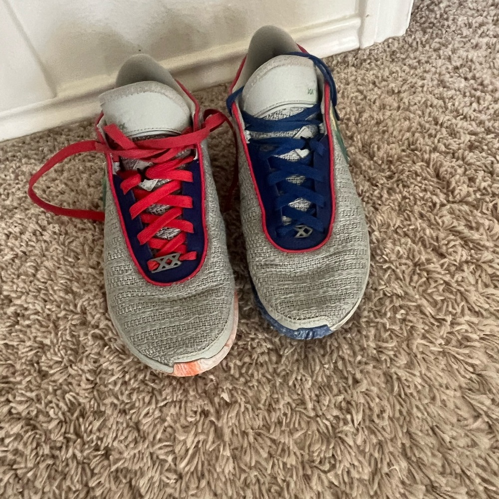 Lebron 20 Boys size 5 Basketball shoe! Gently worn. Normal wear.